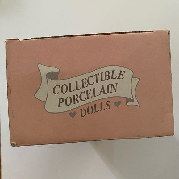 VINTAGE 1992 JC PENNEY GREEN EYES PORCELAIN DOLL - Picture 6 of 14